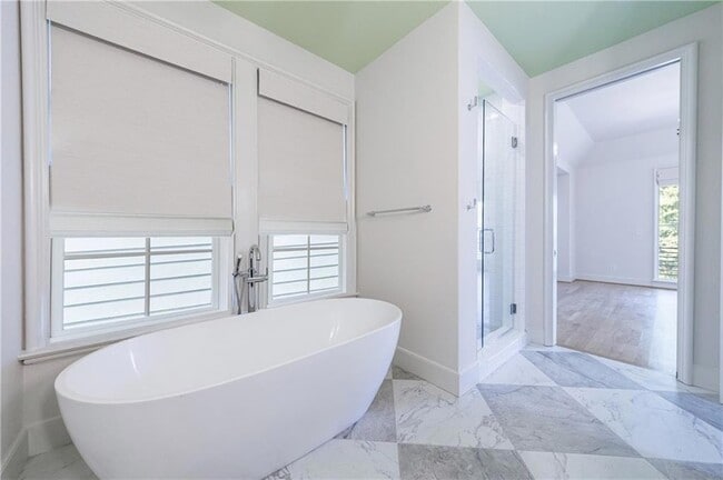 Building Photo - 81 Delmont Dr NE