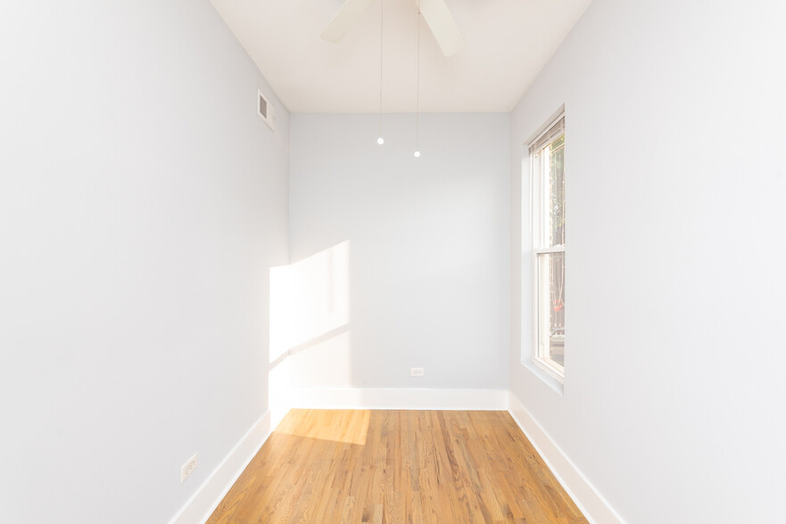 Building Photo - 1728 W 21st Pl