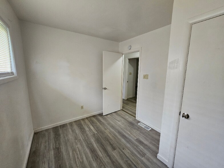 Building Photo - 105 Melvin Dr