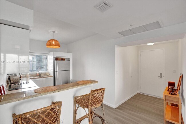 Building Photo - 601 NE 36th St