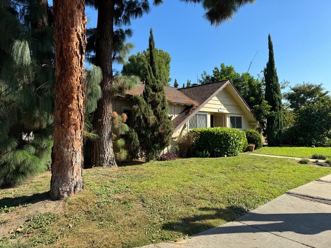 Building Photo - 19859 Gresham St