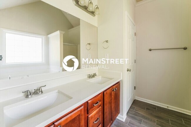 Building Photo - 4 Bedroom Pet-Friendly Home in SHARPSBURG,...
