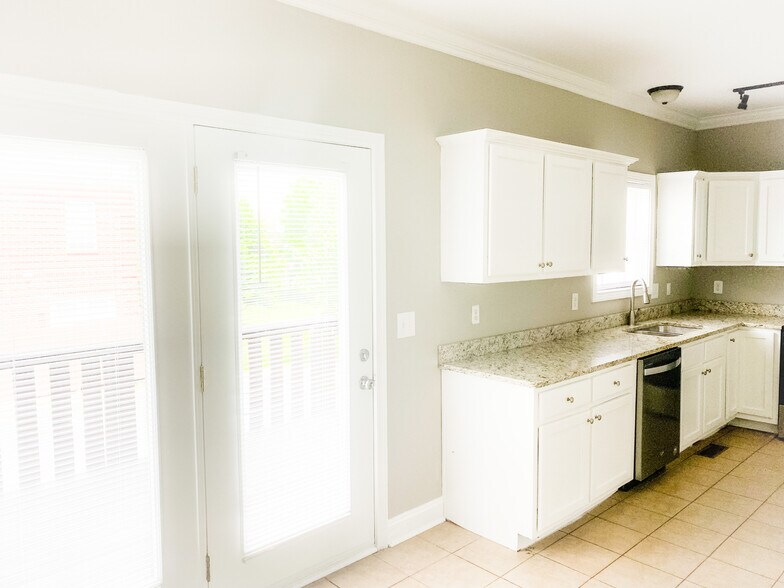 Building Photo - 1137 Unity Dr