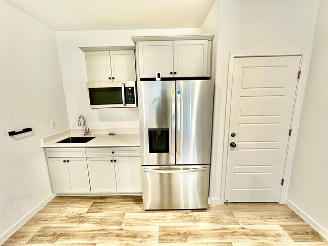 Building Photo - Newly-Built NextGen 5 bed 3.5 bath Lennar ...