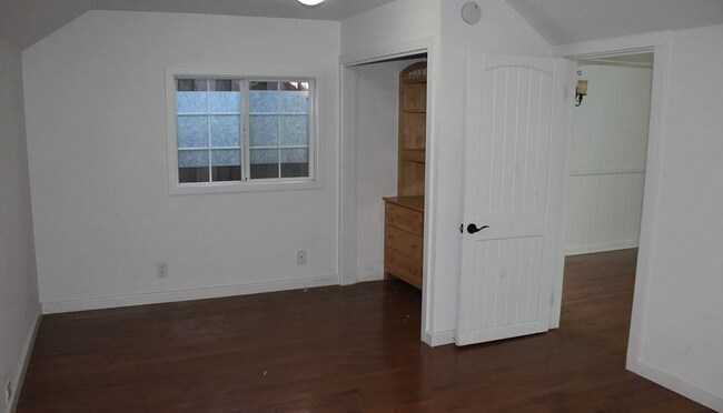 Building Photo - Charming 3 Bed, 2 Bath Single Story Home with AC in Barron Park