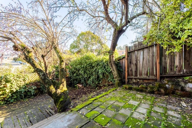 Building Photo - Beautiful Home In Martinez Hills