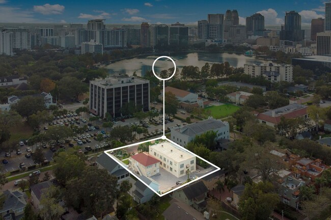 Building Photo - Villas of Lake Eola Condo