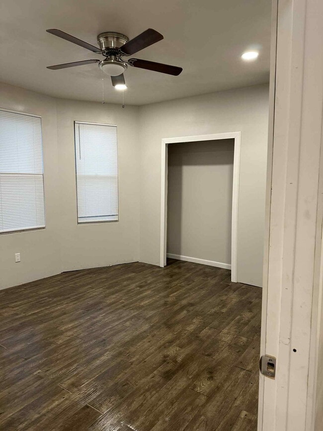 Building Photo - 440 E Cheltenham Ave