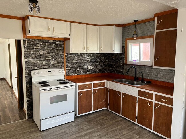 Building Photo - 2736 Applehill Ave SE