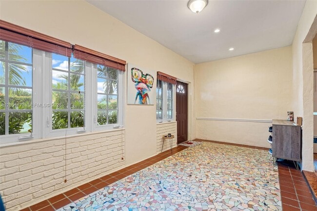 Building Photo - 46 Montilla Ave
