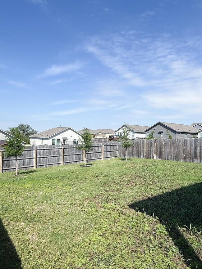 Building Photo - Charming 3-Bedroom Sanctuary with 2 Full Baths Near Lackland Air Force Base – 1469 Sq Ft of Comfo...