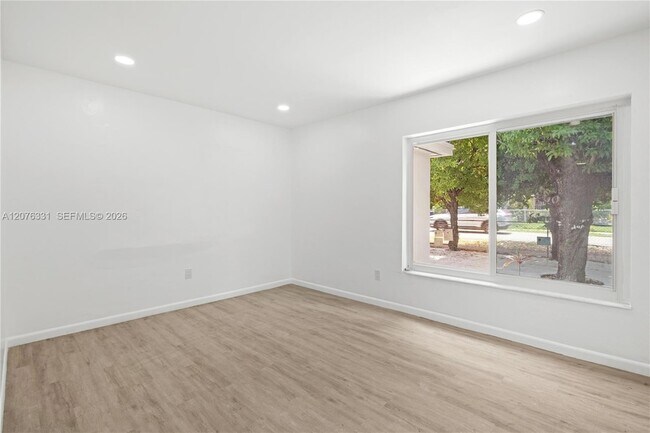 Building Photo - 1701 NW 19th Ave