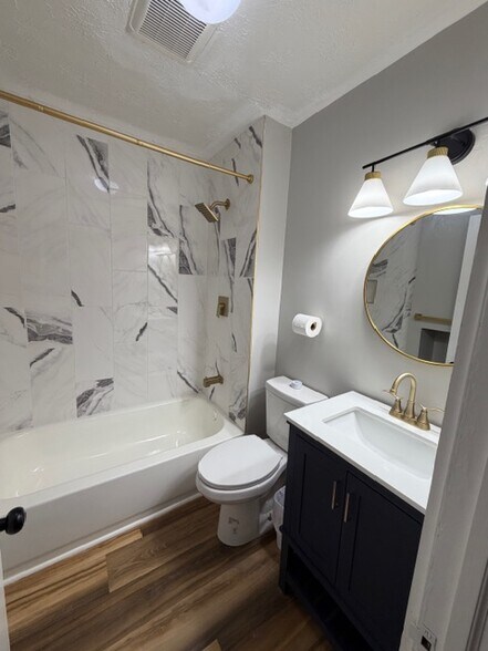 3rd story bathroom - 3081 E Derbyshire Rd