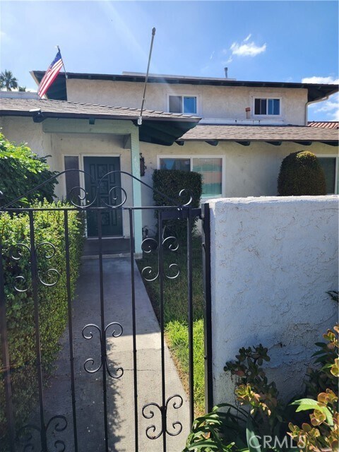 Primary Photo - 402 W Kelly Ave