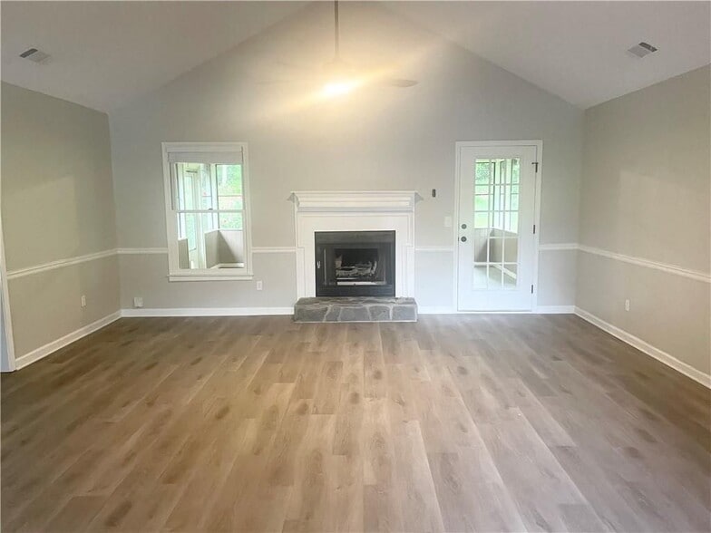 Building Photo - 210 Buck Run