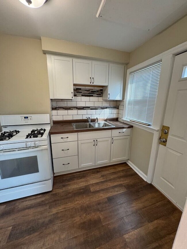 Building Photo - 2215/2217 Hecker Ave