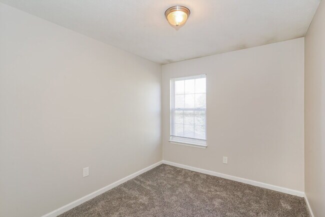 Building Photo - 8028 Logan Dr