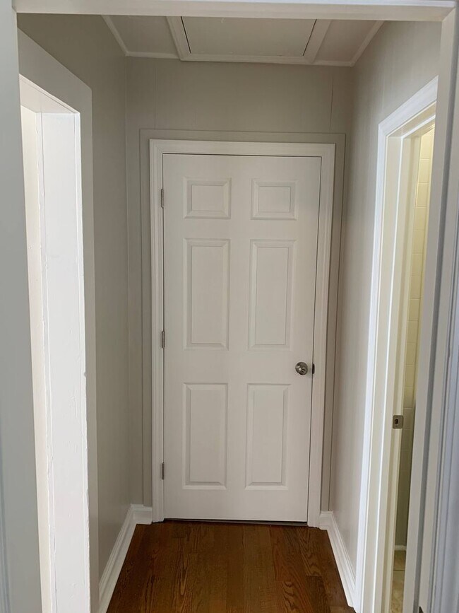 Building Photo - 910 Lamont St