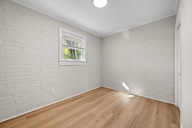 Building Photo - 5013 Oxford St