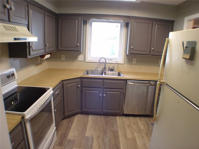 Building Photo - 9 Connie Ln