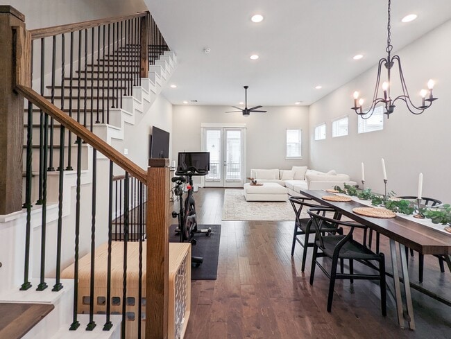 Building Photo - 1114 W 15th 1/2 St