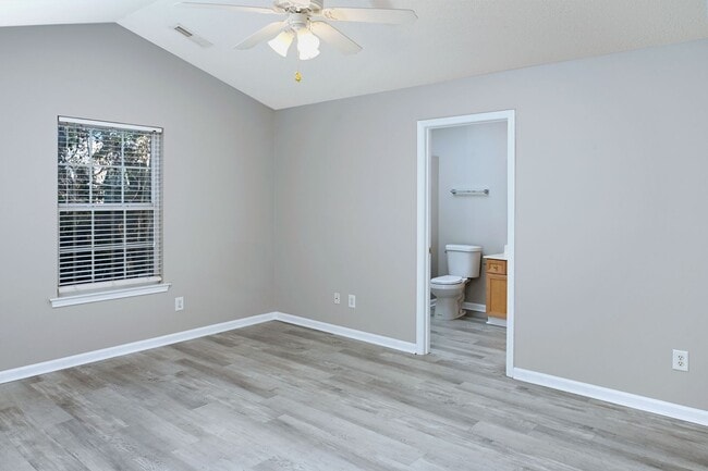 Building Photo - Charming 3BR Ranch in Osprey Woods – Screened Porch & Vaulted Ceilings