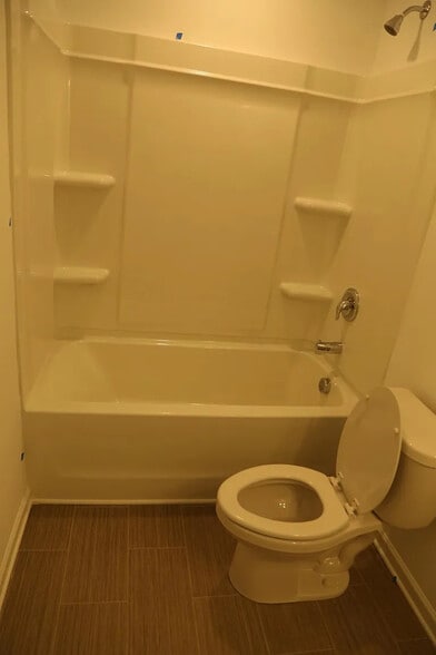 Building Photo - Room in Townhome on Thornton Dr