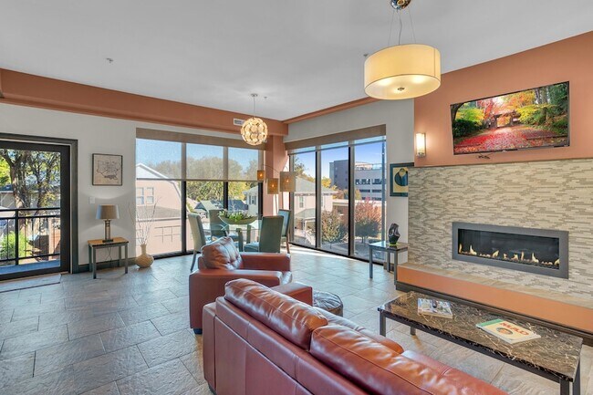 Building Photo - 1200 E Walnut St