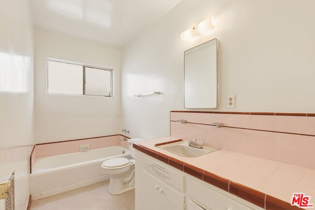 Building Photo - 1058 S Wooster St