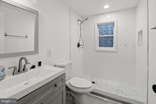 Building Photo - 7922 Babikow Rd