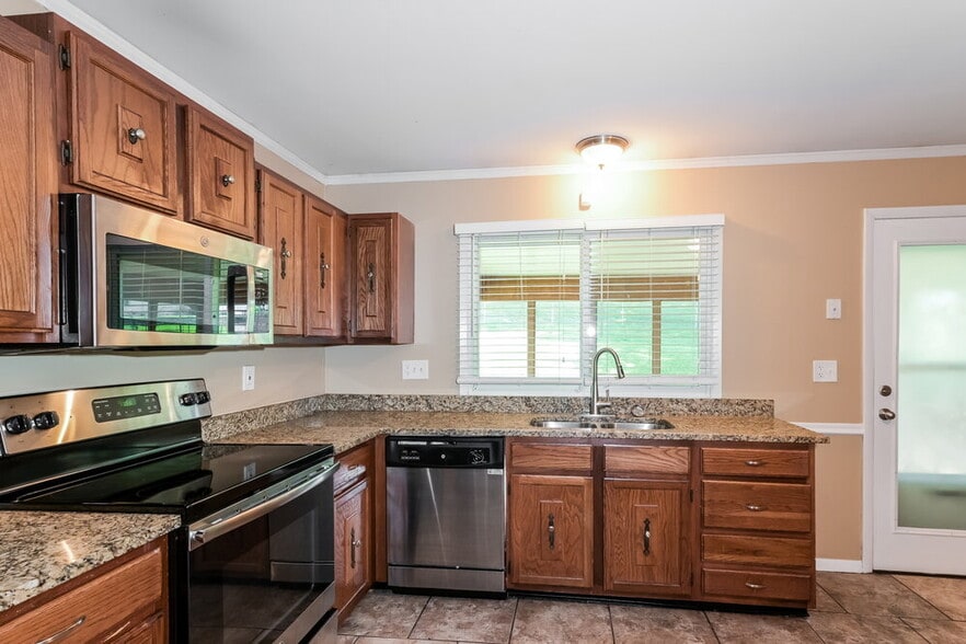Building Photo - 174 Birchleaf Dr
