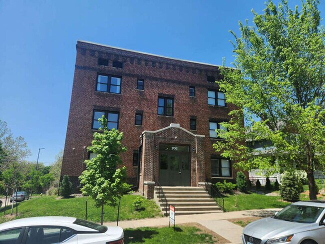 Building Photo - 702 20th St