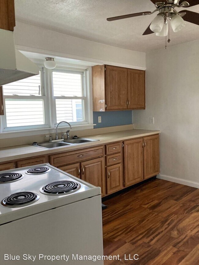 Building Photo - 2 br, 1 bath House - 1202 S May Ave