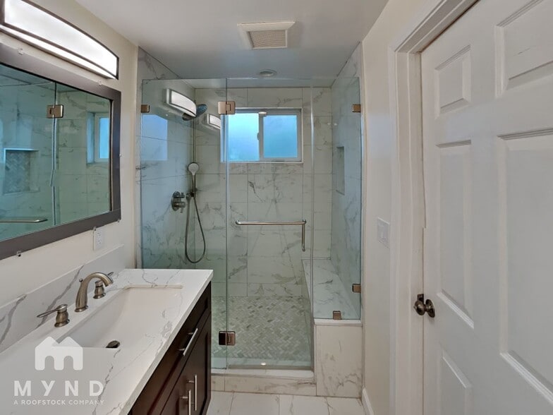 Building Photo - 4690 Cambio Ct
