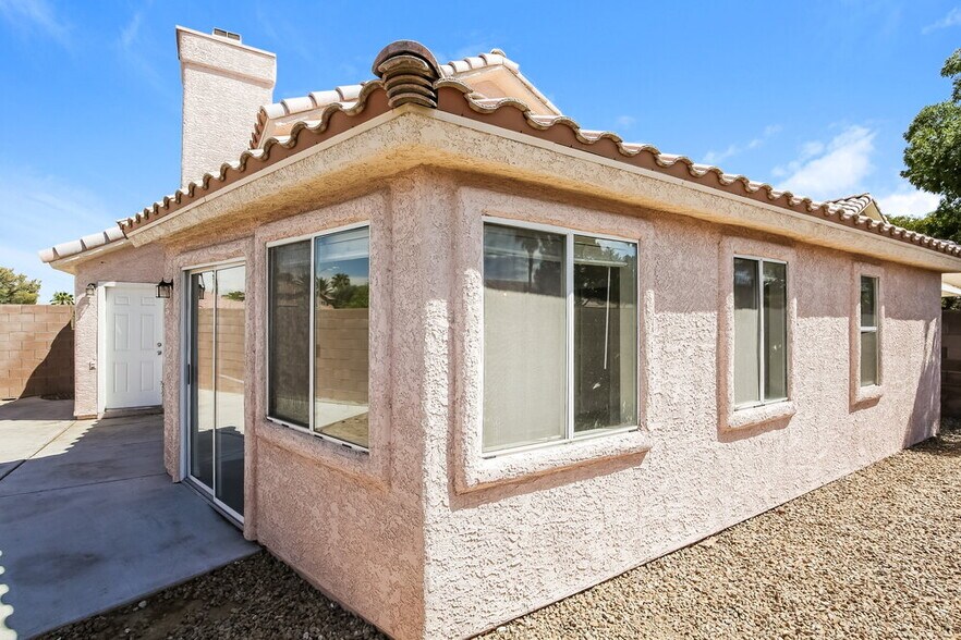 Building Photo - 4565 Savin Cir