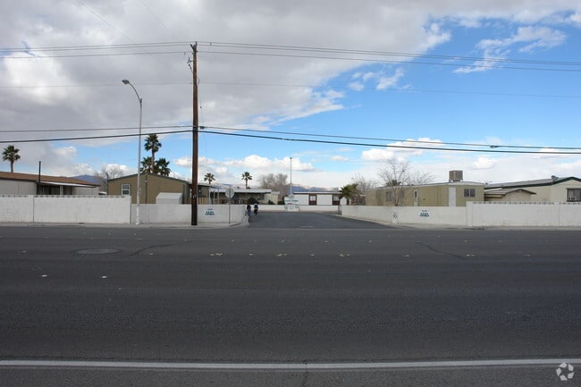 Primary Photo - Casa Linda