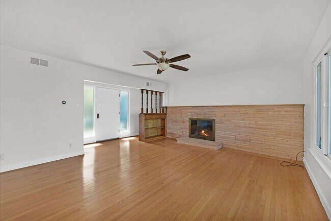 Building Photo - One level home Crockett, magnificent VIEWS