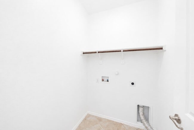 Building Photo - 9113 Holliday Ln