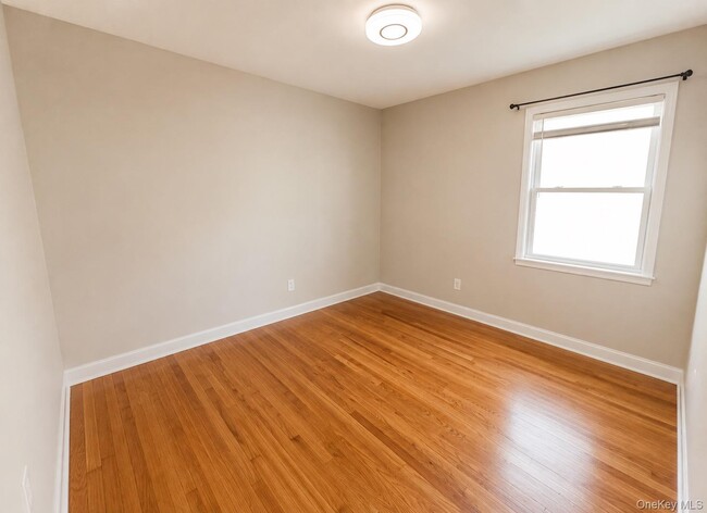 Building Photo - 83 Heitz Pl