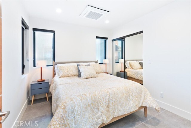 Building Photo - 500 E Balboa Blvd