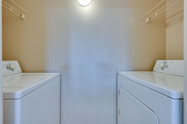 Building Photo - SW!! 2 Bedroom 2 Bath 2nd floor Condo!!! O...