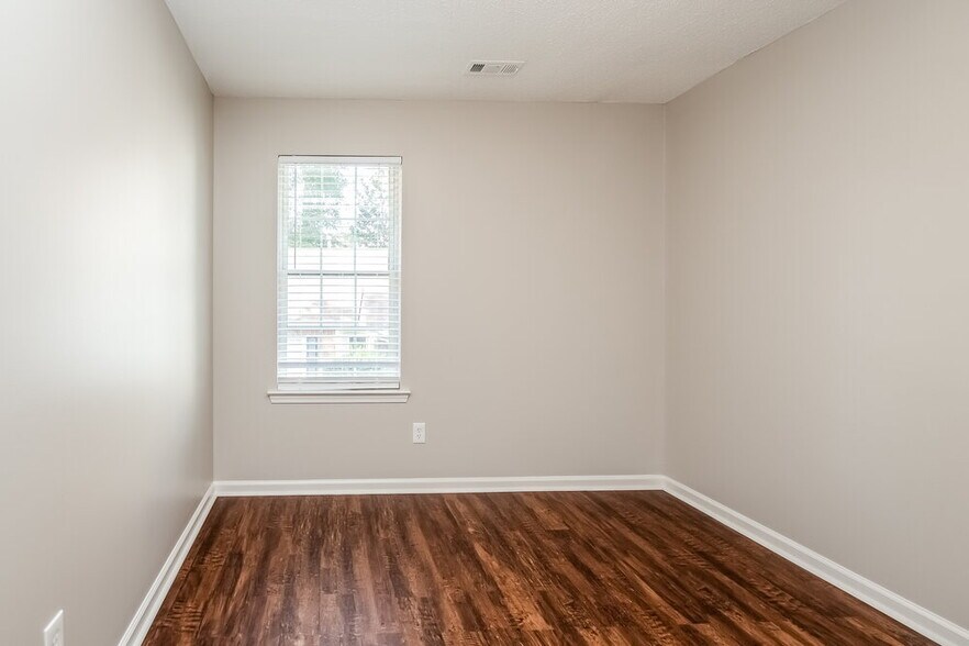 Building Photo - 630 W Manor