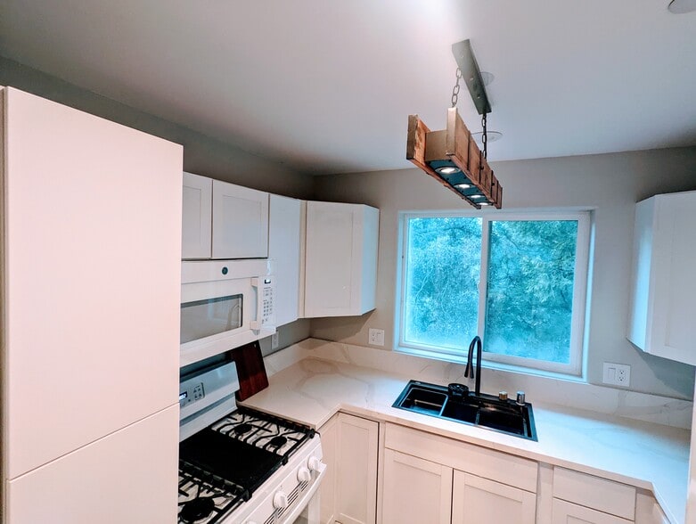 Building Photo - 134 Pine Ridge Rd