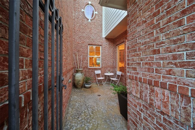 Building Photo - 5902 Royal Hill Ct