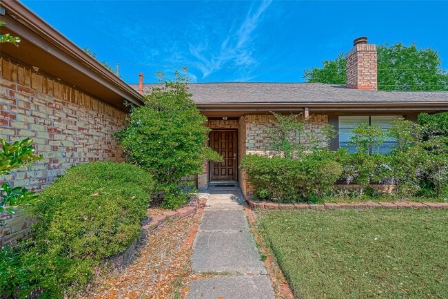 Building Photo - 2215 Fort Laramie Dr