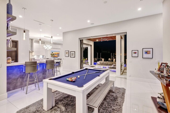 Building Photo - 334 Isle of Capri Dr