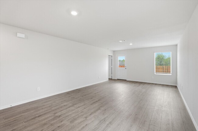 Building Photo - 1141 Northfield Dr