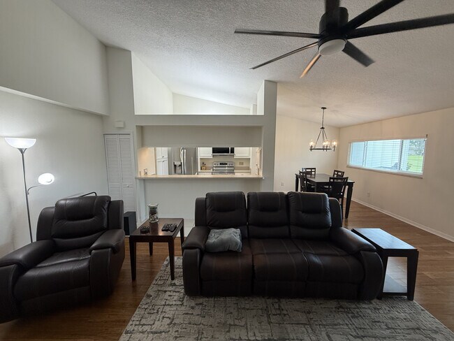 Building Photo - 9394 Westlinks Terrace