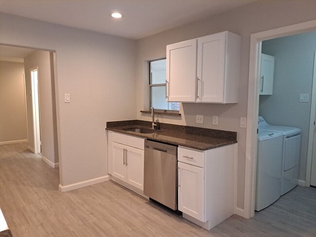 Building Photo - Updated 4 Bedroom / 2 Bath / 2 Car Garage