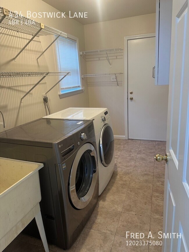 Building Photo - 434 Bostwick Ln